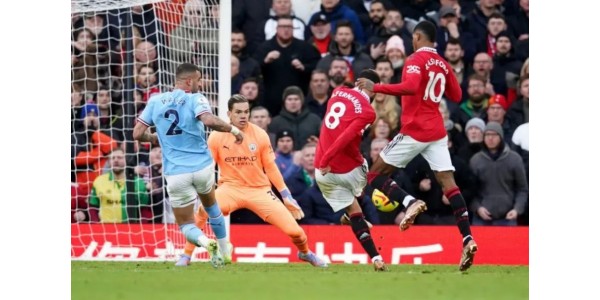 Manchester United 2-1 Manchester City, gol polémico