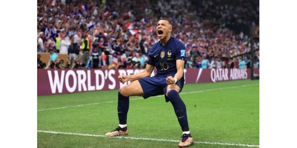 Mbappé vale 180 millones de euros, ocupando el primer lugar del mundo.