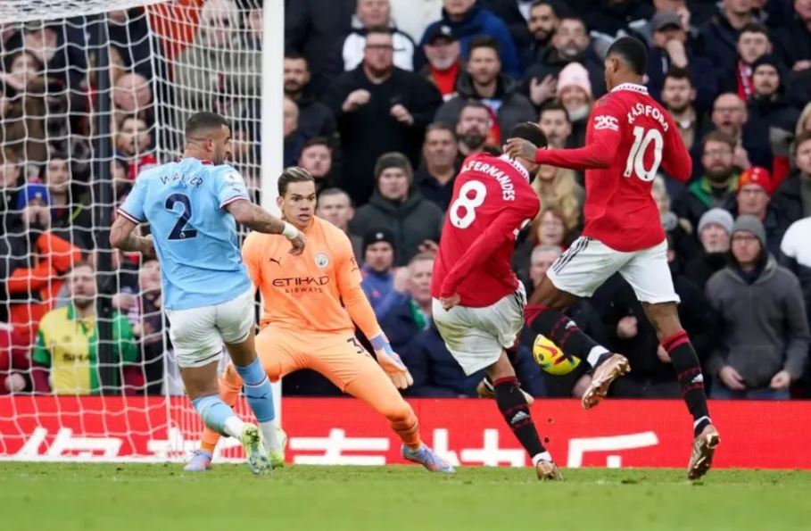 Manchester United 2-1 Manchester City, gol polémico